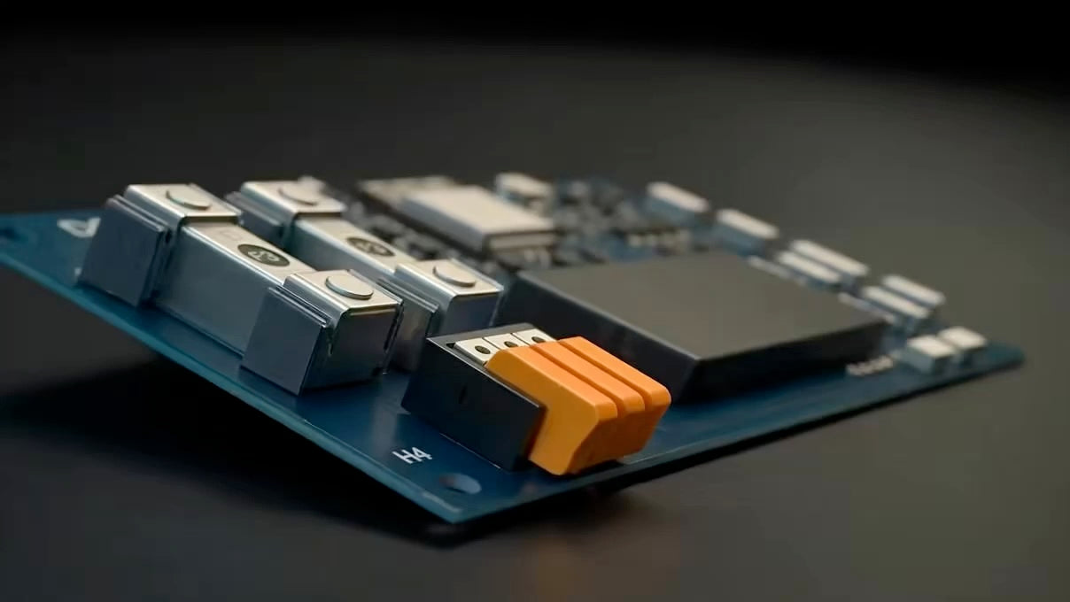 DockHub Uno – Smart Boat Lift Controller